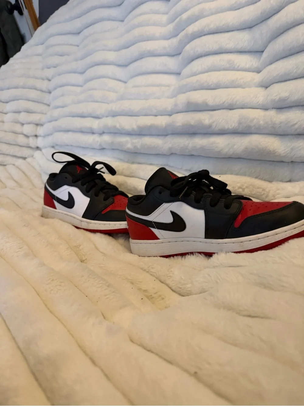 Nike Kids Low-Top Sneakers in Black White Red